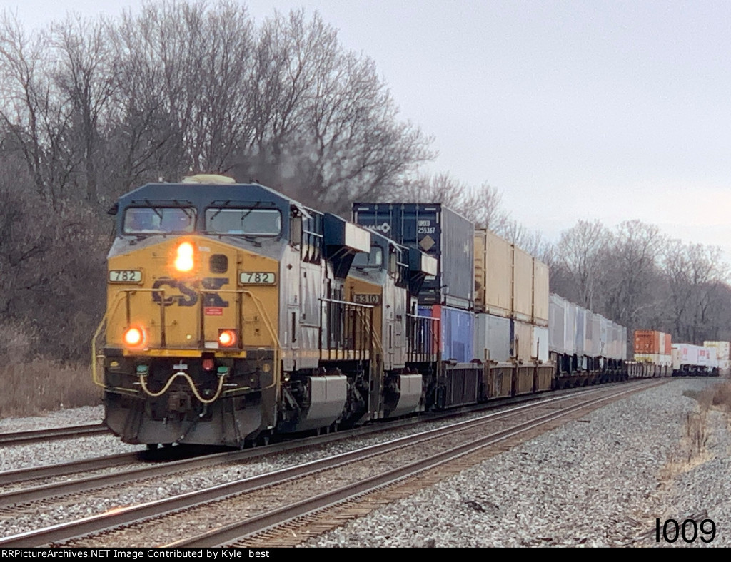 CSX 782 on I009